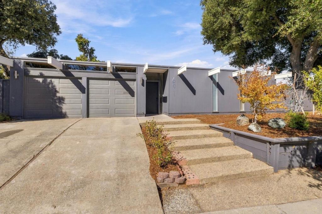 Properties 2 691 Sheraton Drive
