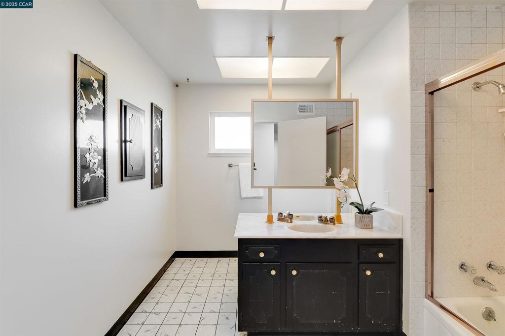 CARRIAGE SQUARE - Residential