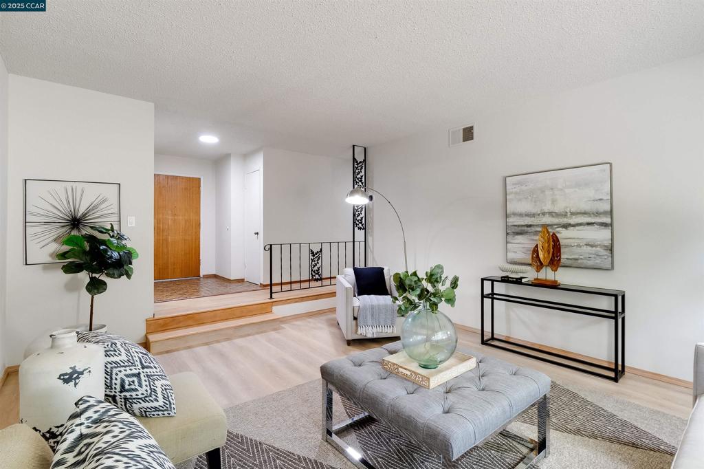 CARRIAGE SQUARE - Residential