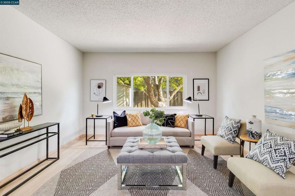 CARRIAGE SQUARE - Residential