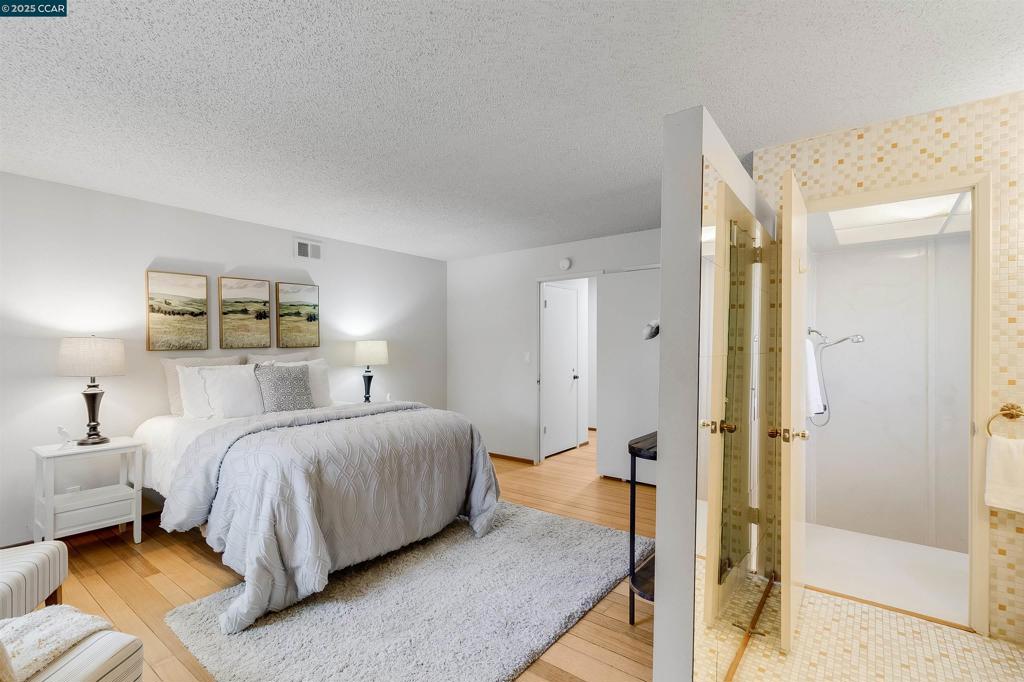 CARRIAGE SQUARE - Residential