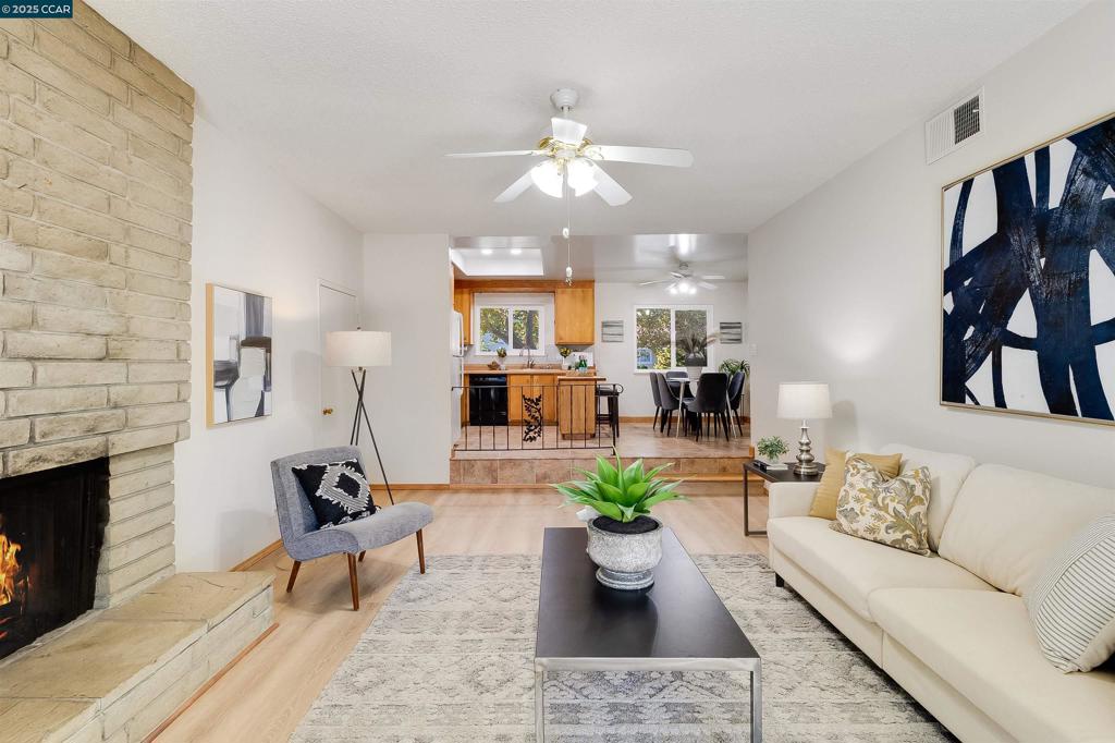 CARRIAGE SQUARE - Residential