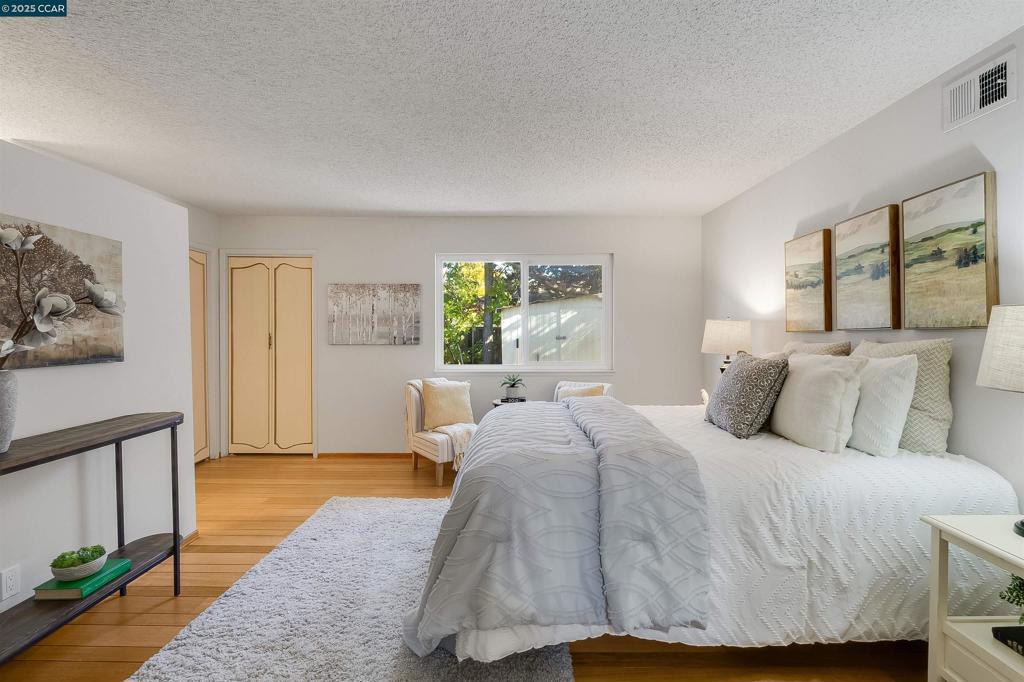 CARRIAGE SQUARE - Residential