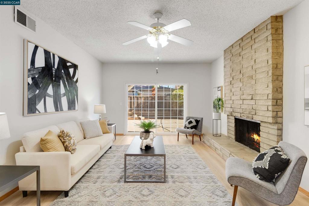 CARRIAGE SQUARE - Residential