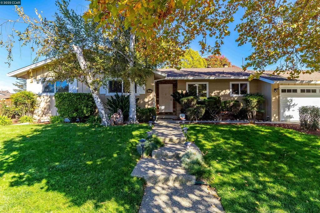 Photo of 1856 Carriage Dr Dr, Walnut Creek, CA 94598 (MLS # 41116001)