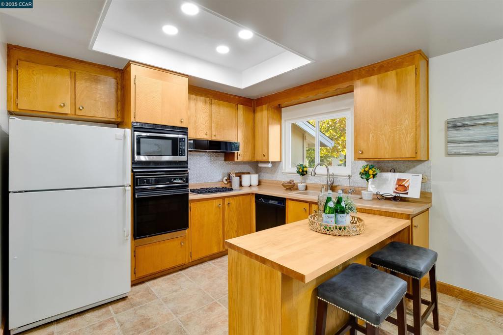 CARRIAGE SQUARE - Residential