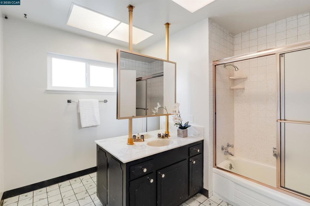 CARRIAGE SQUARE - Residential