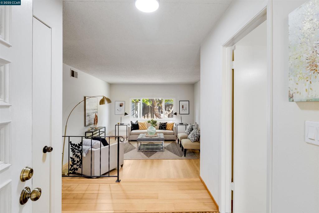 CARRIAGE SQUARE - Residential