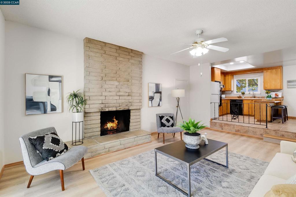 CARRIAGE SQUARE - Residential