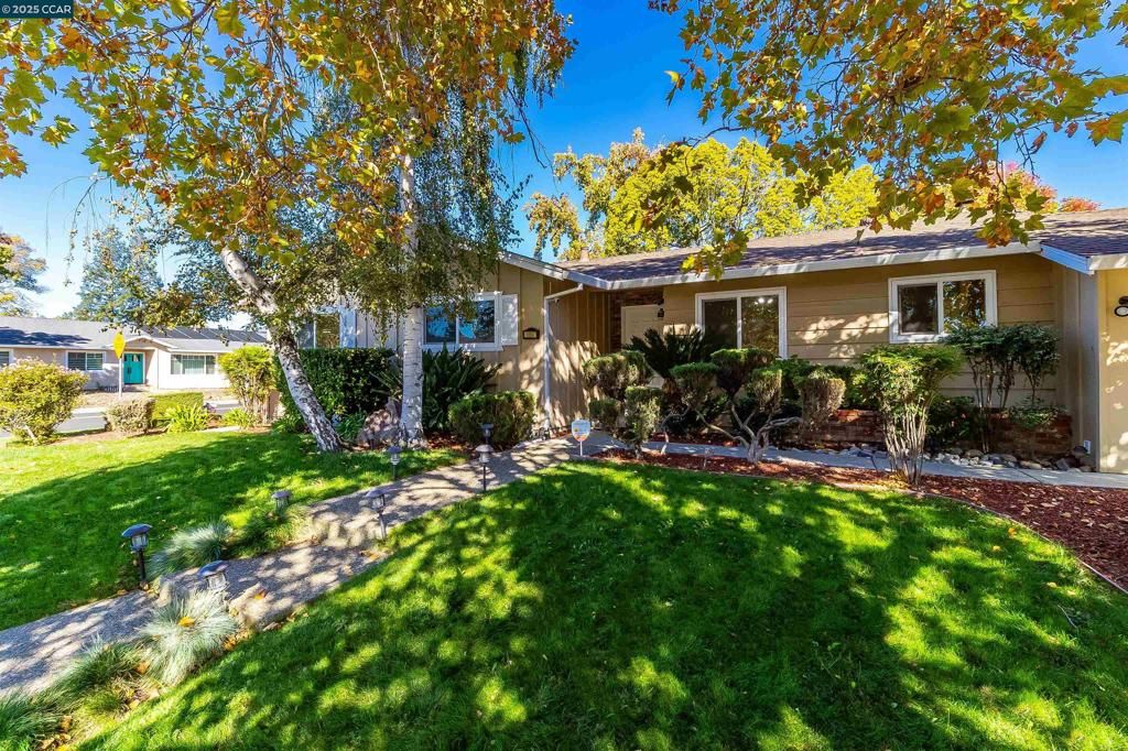Photo of 1856 Carriage Dr Dr, Walnut Creek, CA 94598 (MLS # 41116001)