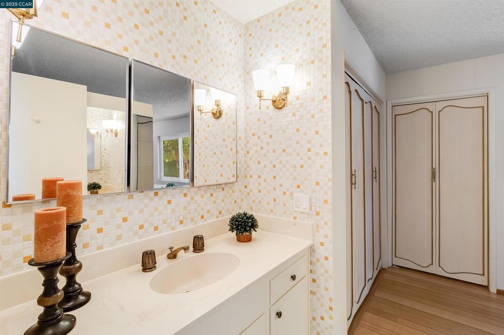 CARRIAGE SQUARE - Residential