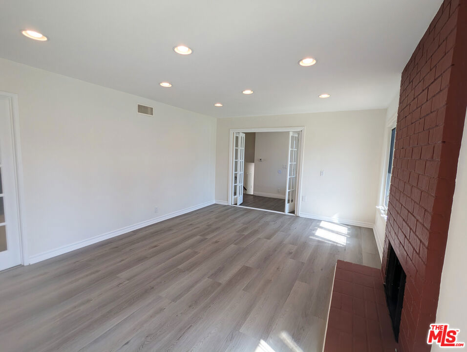 4062 N Santa Anita Street