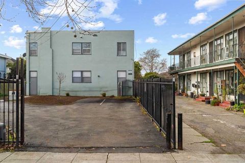 Photo of 2238 7Th St, Berkeley, CA 94710 (MLS # 41122245)