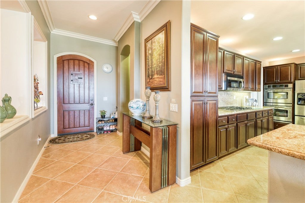 8784 Larkspur