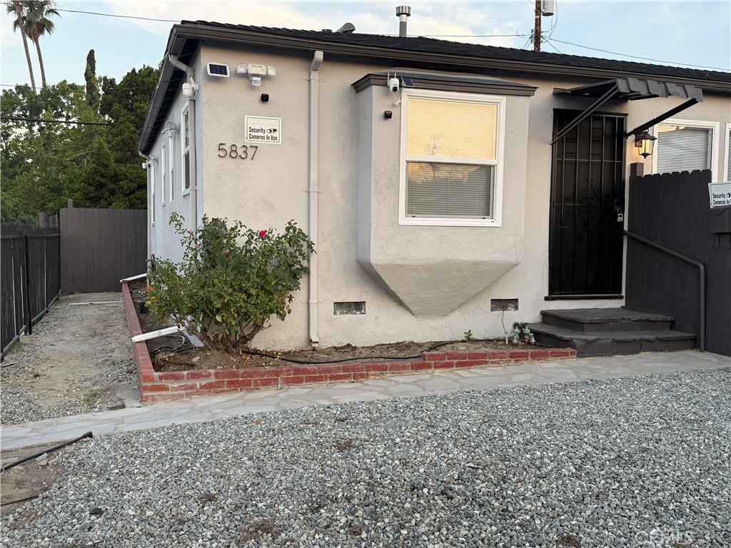 Welcome to this MOVE-IN-READY 2 bedroom 1 bath, in the heart of North Hollywood. Perfectly located in the heart of NOHO. Homes is one unit in a triplex, and does have a YARD for entertaining and run space for your loving family. Yes, pet's welcomed. Inside you will be welcomed to all the updates this unit has to offer. Updated kitchen, equipped with top of the line appliances, bathroom that features double sinks, customs mirror designed for this unit in mind, and cozy living room area, other features include split-units which gives off HEAT & AC, fridge, dishwasher, stove, tank-less water heater, new windows, laminate floors.