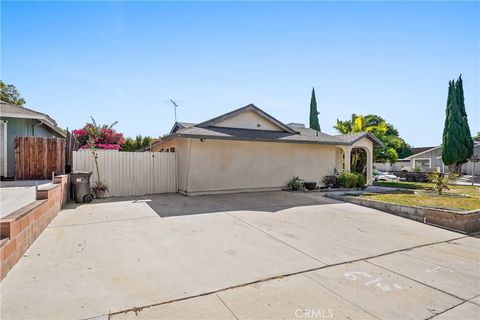 Photo of 2616 Gates Place, Simi Valley, CA 93065 (MLS # SR26044058)
