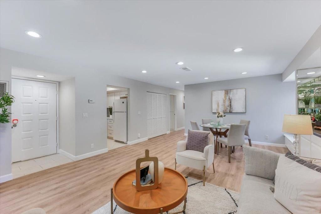 listing image 130727667483596570863