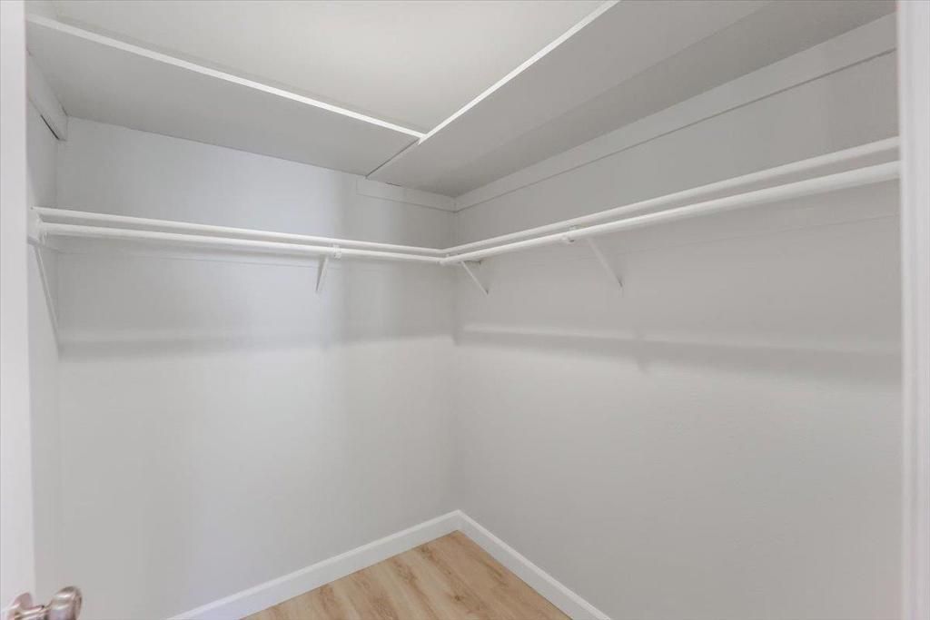 listing image 130721250233700419164