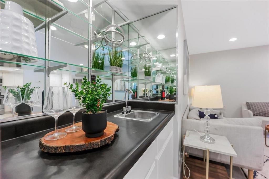 listing image 130720630521161533268