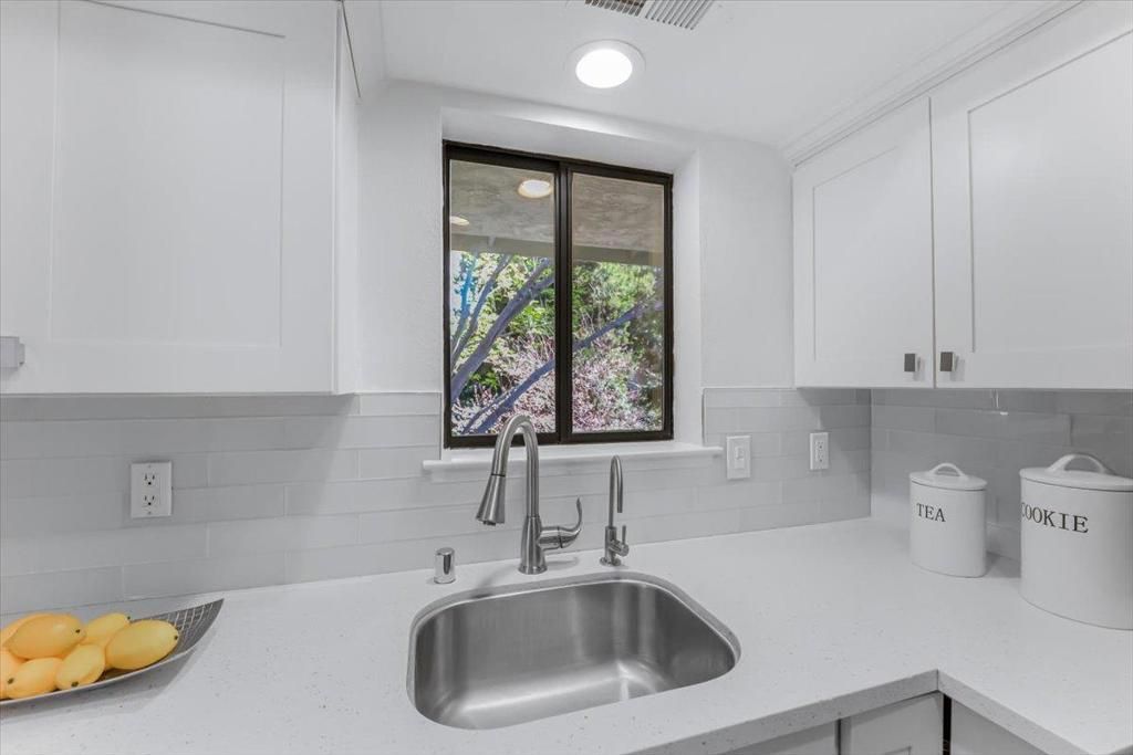 listing image 130727552602348363259