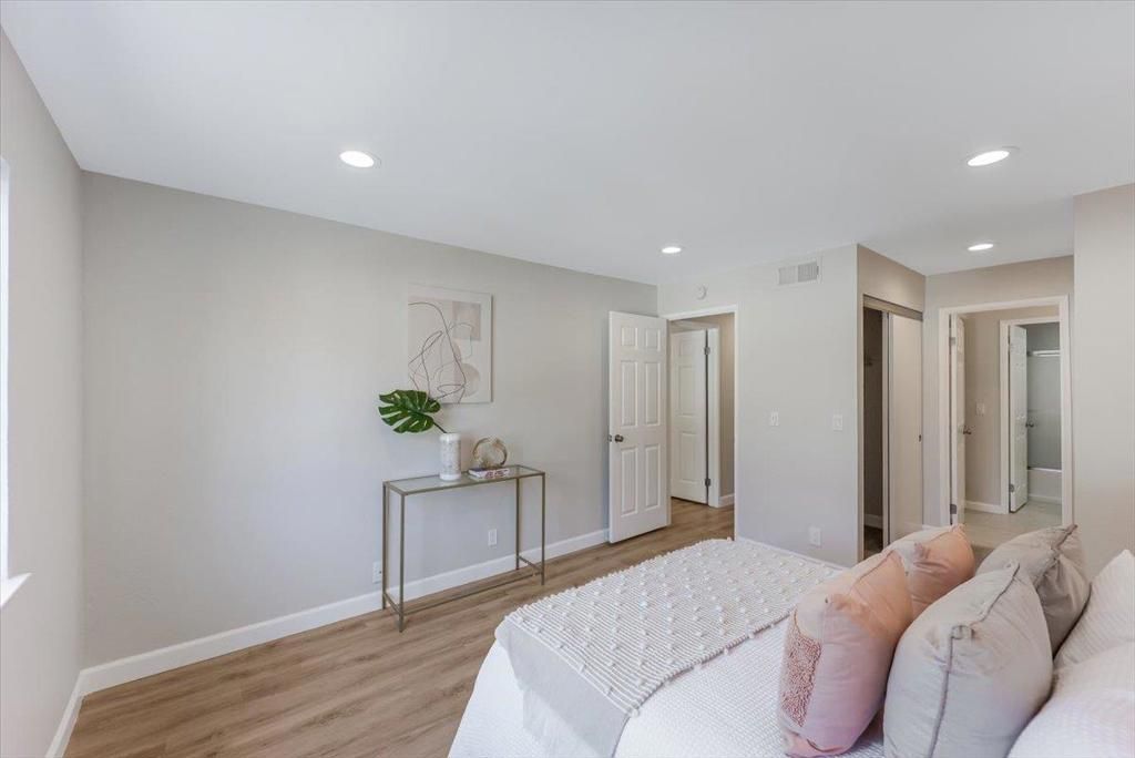 listing image 130723658543000304161
