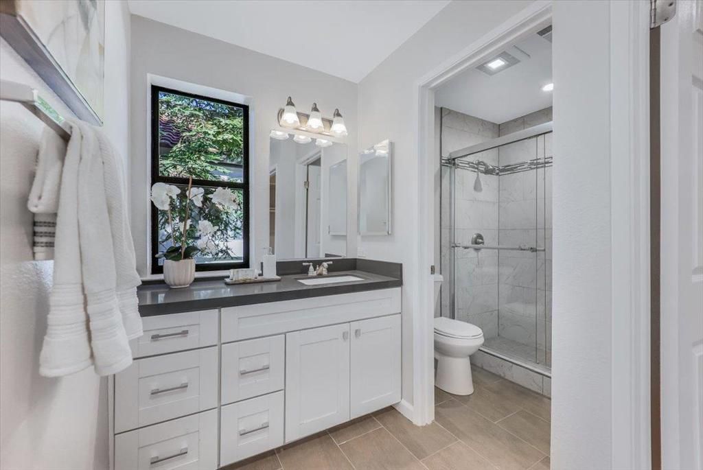listing image 130725261558801379849