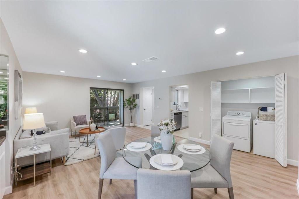 listing image 130723838040527959144