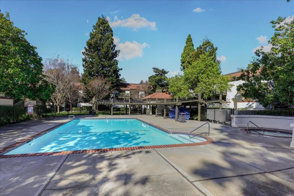 listing image 130726628725723079249