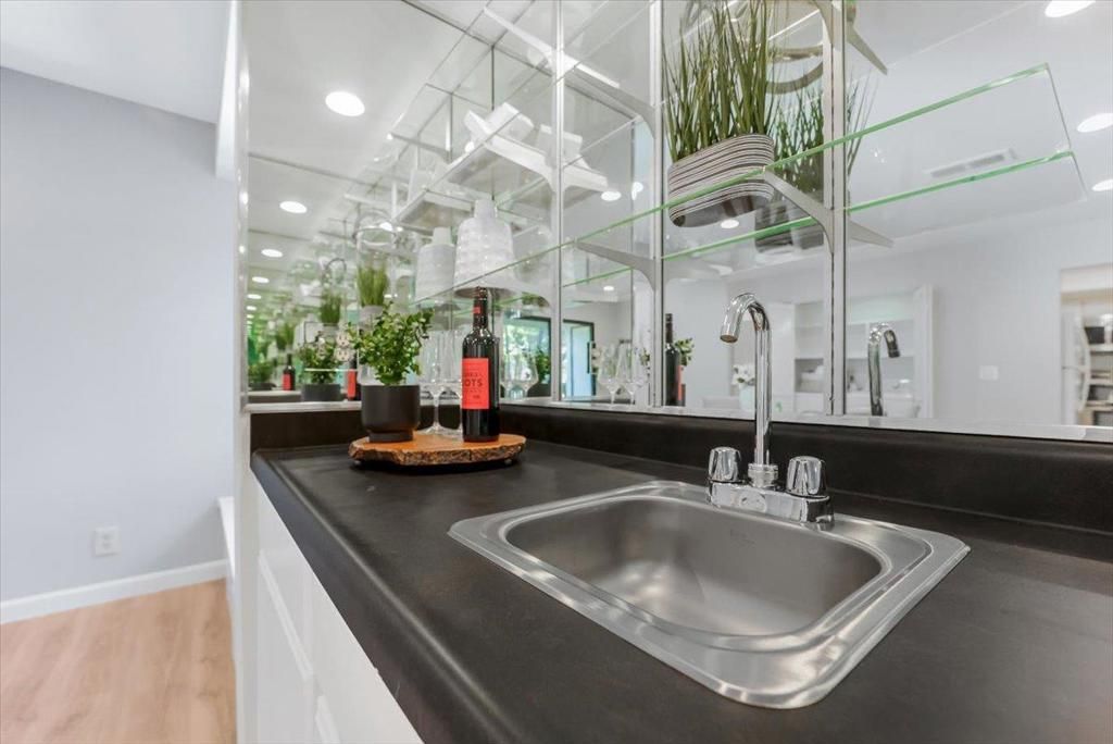 listing image 130727707235312060626