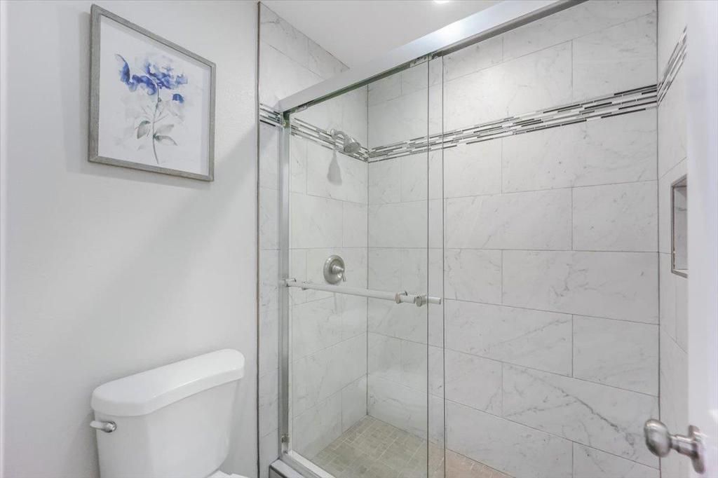listing image 130728613636205108961