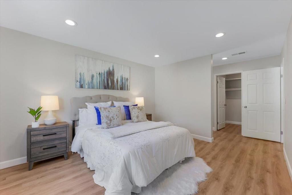 listing image 130720882300944729603