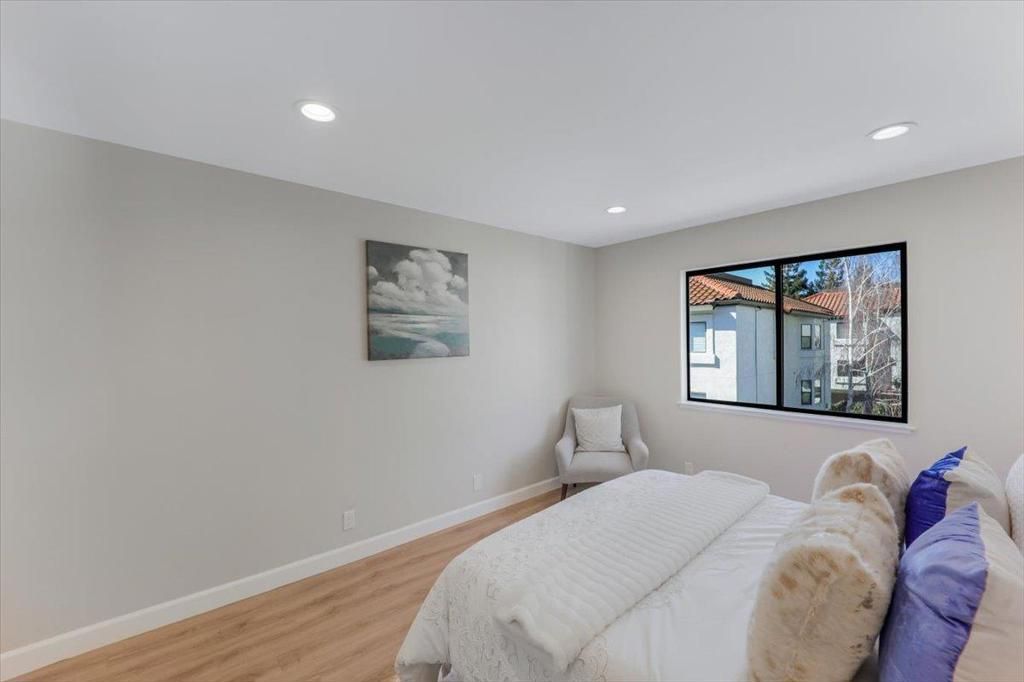 listing image 130725752205671043643