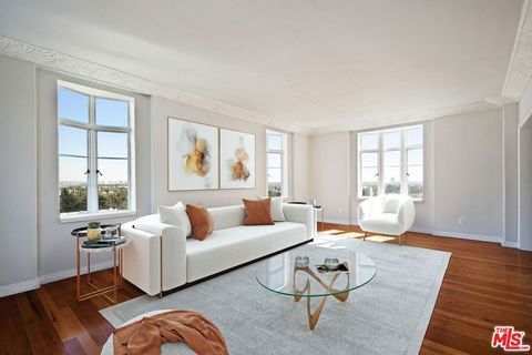 Photo of 1314 N HAYWORTH Avenue #403, West Hollywood, CA 90046 (MLS # 25601939) Photo of 1314 N HAYWORTH Avenue #403, West Hollywood, CA 90046 (MLS # 25601939)