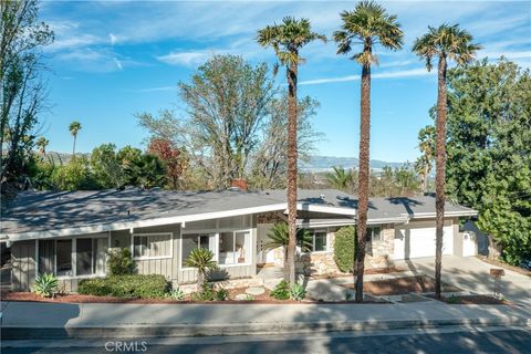 Photo of 5618 Wilhelmina Avenue, Woodland Hills, CA 91367 (MLS # SR26013501)
