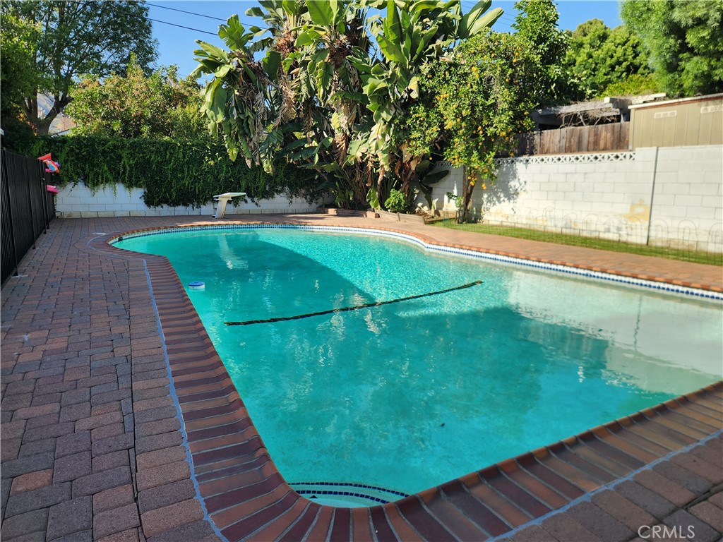 621 E Cypress