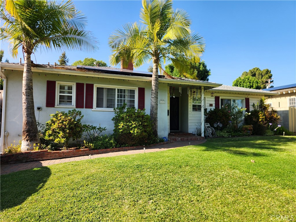 621 E Cypress