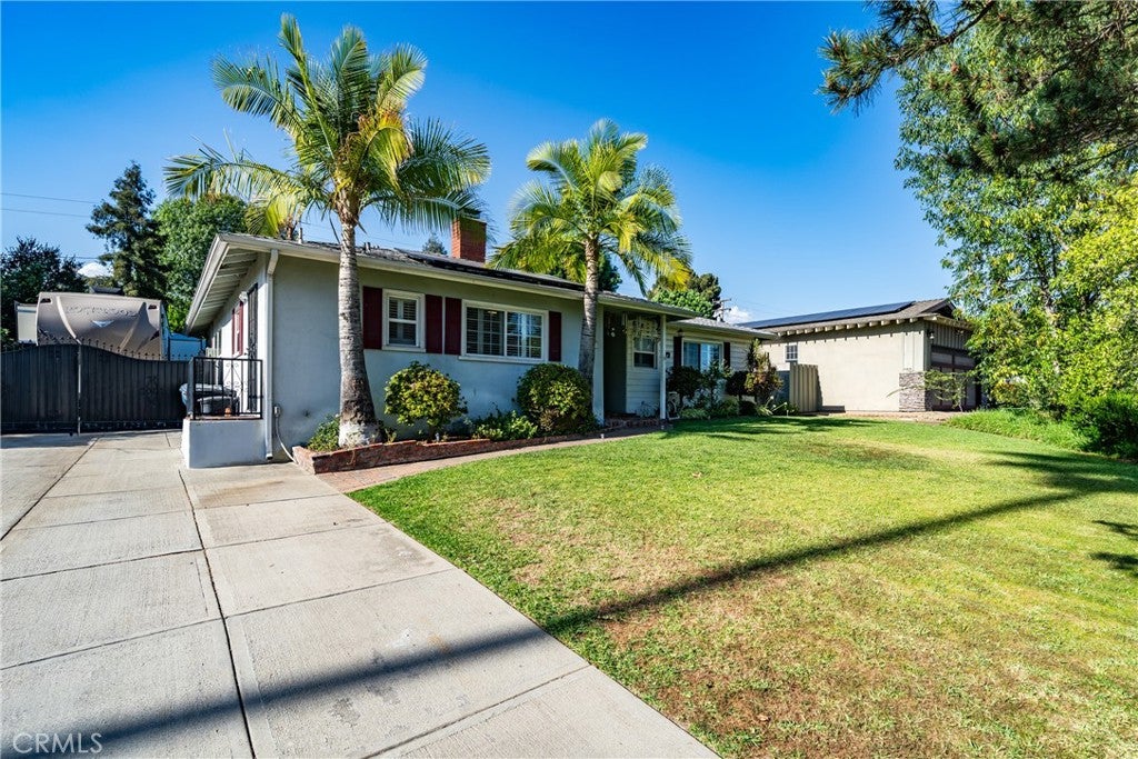 621 E Cypress