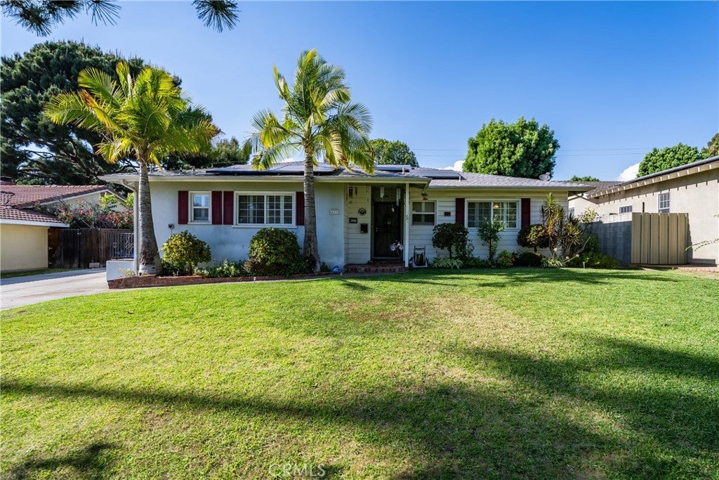 621 E Cypress