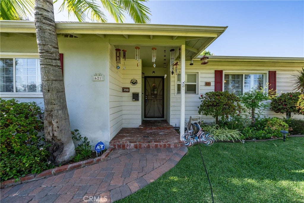 621 E Cypress