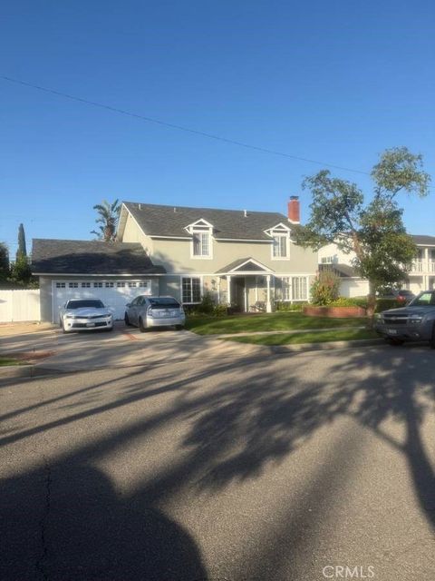 Photo of 2401 E Avalon Ave, Santa Ana, CA 92705 (MLS # OC26045410)