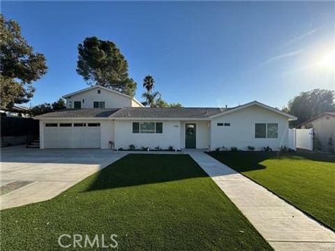 Photo of 1336 Calle Tulipan, Thousand Oaks, CA 91360 (MLS # BB26047211)