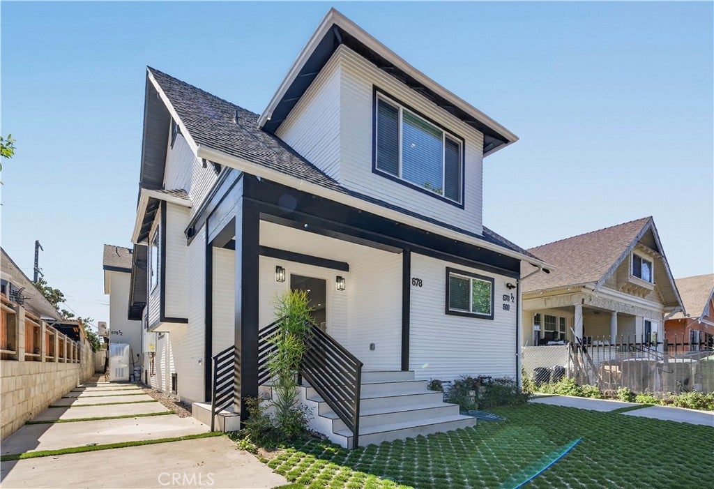 678 E 45th