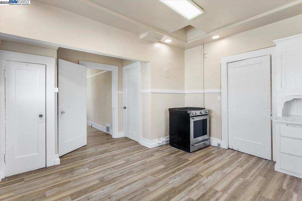 WEST END - Residential