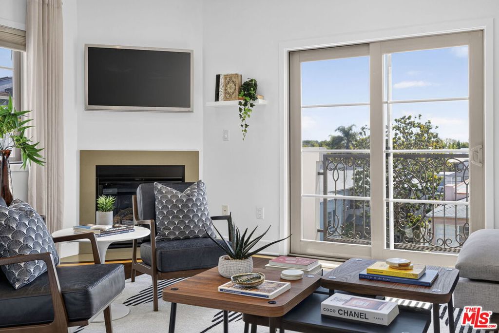 125 S Sweetzer Avenue PH2A, Los Angeles CA 90048