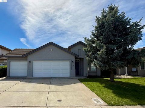Photo of 2408 Mountain Pride Court, Modesto, CA 95355 (MLS # 41128440)