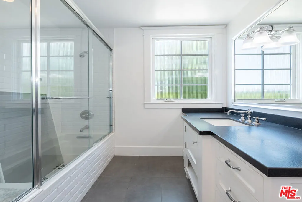 Tarzana, California 91356, United States, 5 Bedrooms Bedrooms, ,6 BathroomsBathrooms,Residential,Active,151876