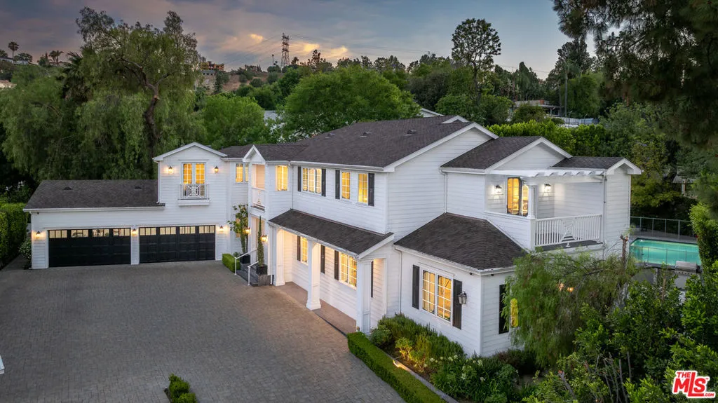 Tarzana, California 91356, United States, 5 Bedrooms Bedrooms, ,6 BathroomsBathrooms,Residential,Active,151876