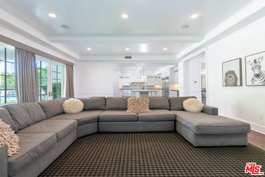 Tarzana, California 91356, United States, 5 Bedrooms Bedrooms, ,6 BathroomsBathrooms,Residential,Active,151876