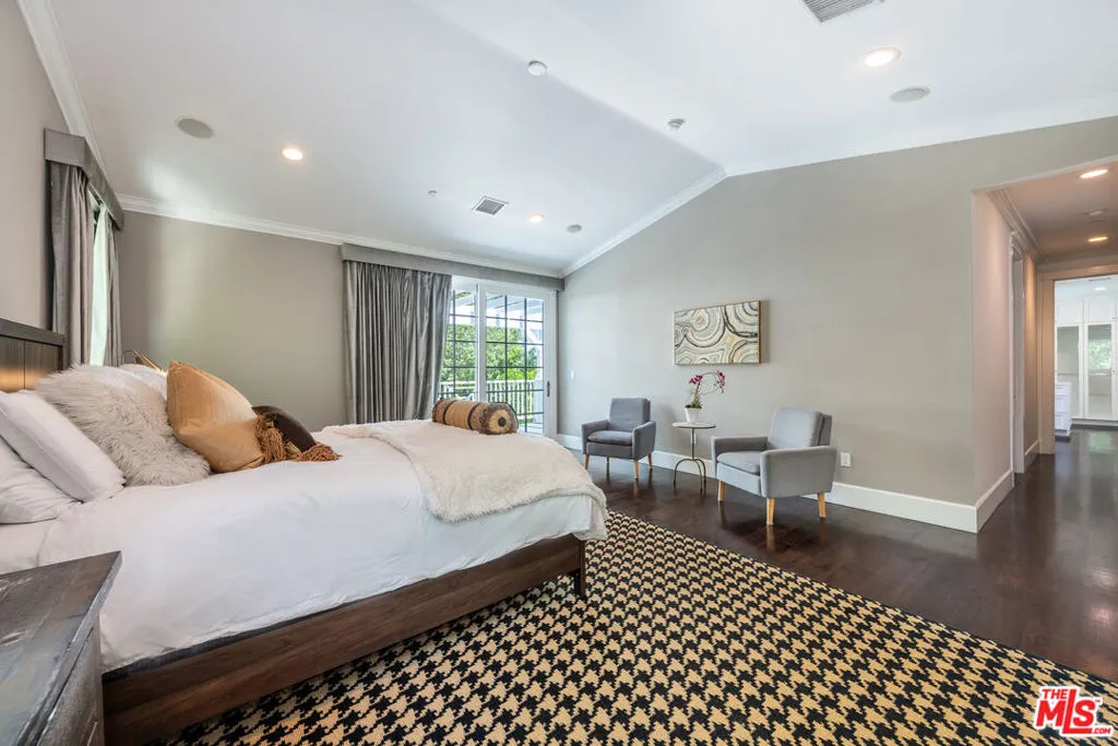 Tarzana, California 91356, United States, 5 Bedrooms Bedrooms, ,6 BathroomsBathrooms,Residential,Active,151876