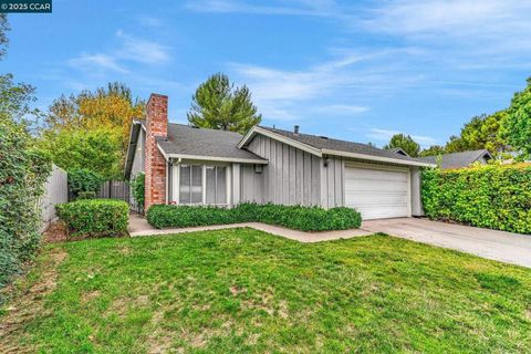 Photo of 996 Coral Ridge Cir Cir, Rodeo, CA 94572 (MLS # 41113911)